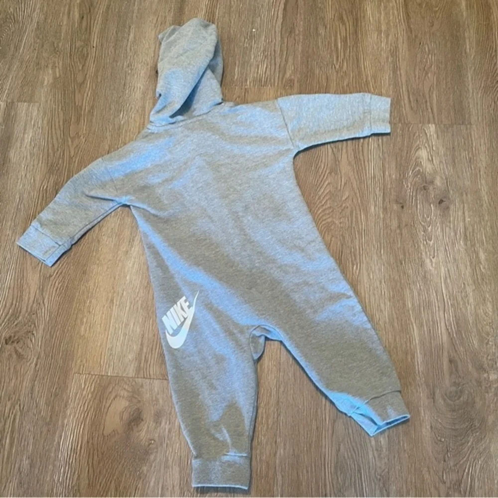 Nike Baby Hooded Coverall Sweatshirt Heathered Gray Baby Size 9 Months